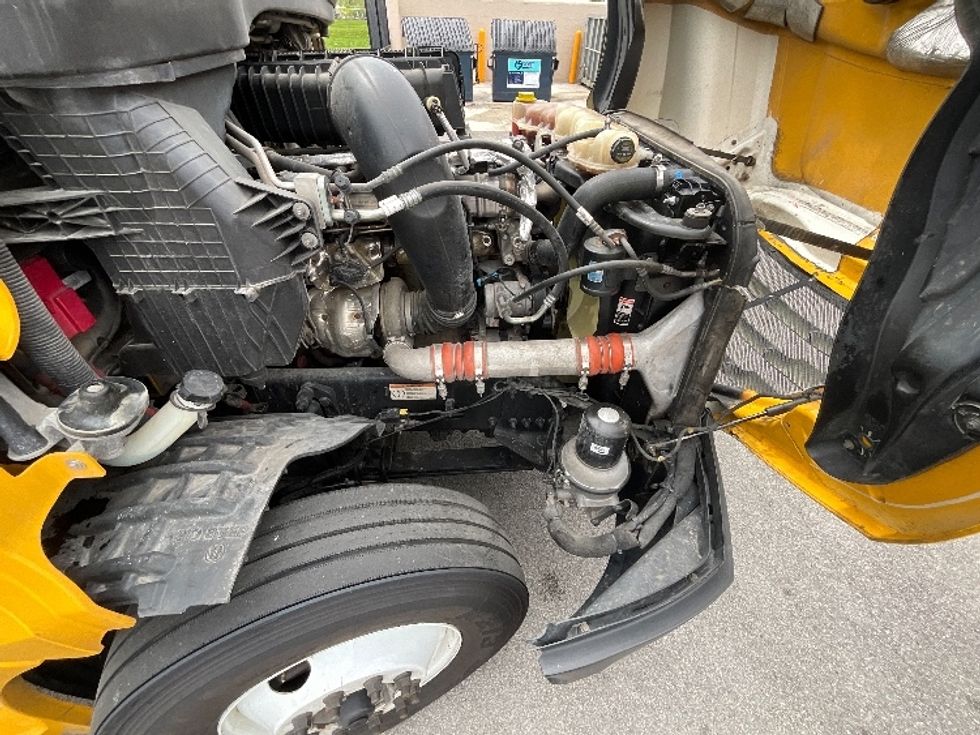 Sleeper Tractor-Heavy Duty Tractors-Freightliner-2022-T12664ST-East Chicago-IN-449,870\n\t\tmiles-$ 68,250 - Image 21