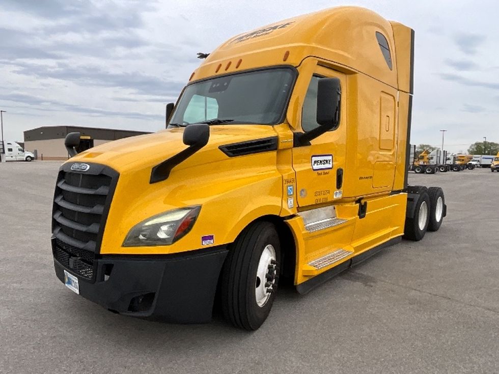 Sleeper Tractor-Heavy Duty Tractors-Freightliner-2022-T12664ST-East Chicago-IN-449,870\n\t\tmiles-$ 68,250 - Image 3