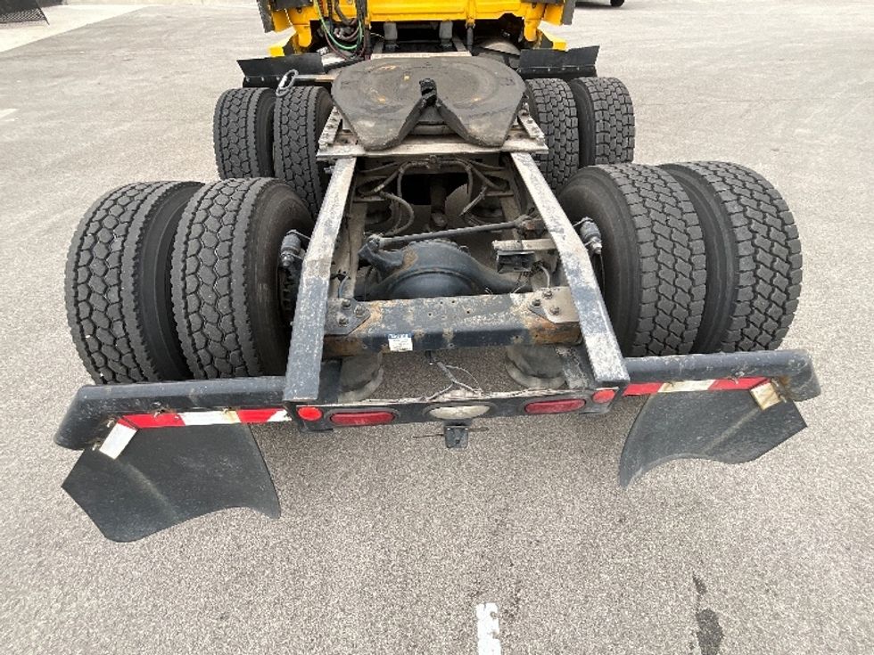 Sleeper Tractor-Heavy Duty Tractors-Freightliner-2022-T12664ST-East Chicago-IN-449,870\n\t\tmiles-$ 68,250 - Image 6