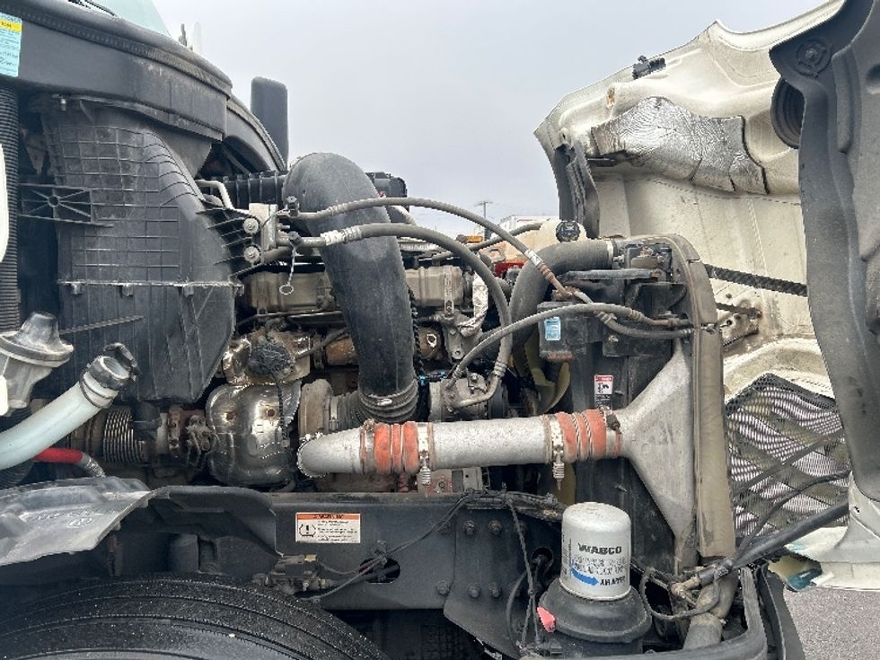 Sleeper Tractor-Heavy Duty Tractors-Freightliner-2022-T12664ST-East Chicago-IN-450,956\n\t\tmiles-$ 69,500 - Image 20