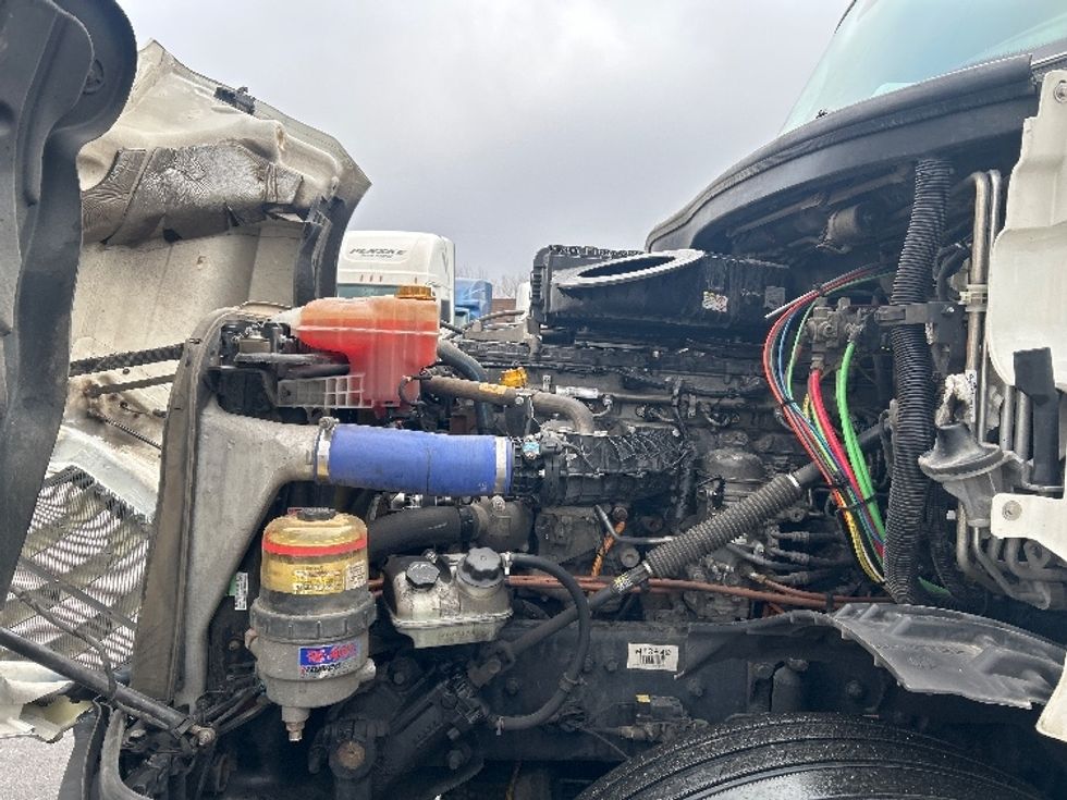 Sleeper Tractor-Heavy Duty Tractors-Freightliner-2022-T12664ST-East Chicago-IN-450,956\n\t\tmiles-$ 69,500 - Image 21