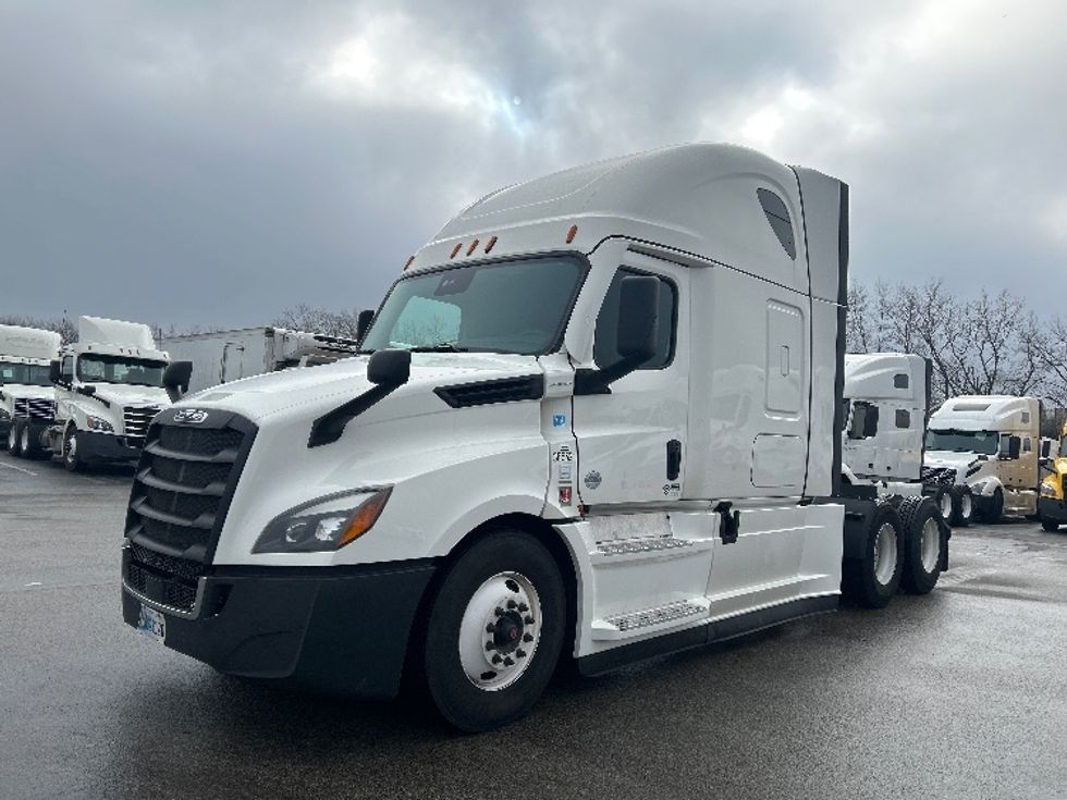 Sleeper Tractor-Heavy Duty Tractors-Freightliner-2022-T12664ST-East Chicago-IN-450,956\n\t\tmiles-$ 69,500 - Image 3