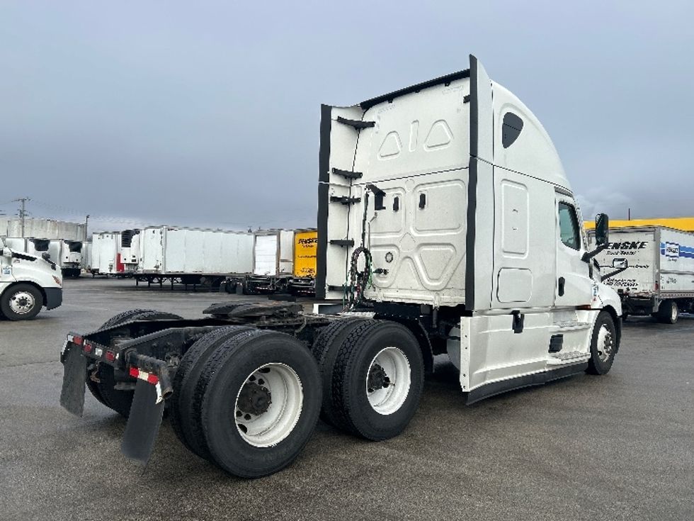 Sleeper Tractor-Heavy Duty Tractors-Freightliner-2022-T12664ST-East Chicago-IN-450,956\n\t\tmiles-$ 69,500 - Image 7