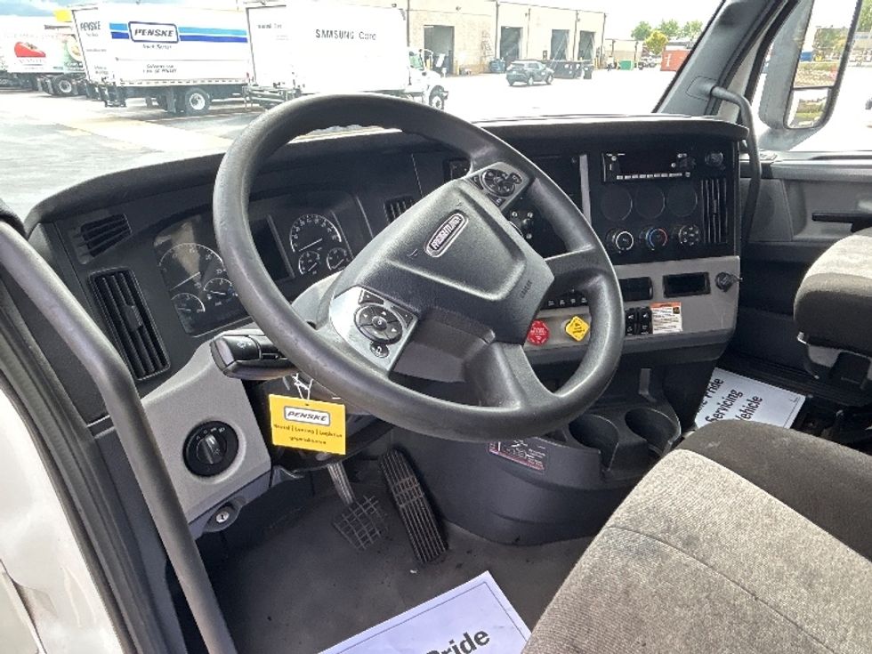 Sleeper Tractor-Heavy Duty Tractors-Freightliner-2022-T12664ST-East Chicago-IN-456,408\n\t\tmiles-$ 72,750 - Image 10