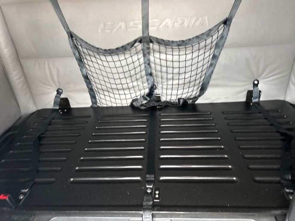 Sleeper Tractor-Heavy Duty Tractors-Freightliner-2022-T12664ST-East Chicago-IN-456,408\n\t\tmiles-$ 72,750 - Image 17