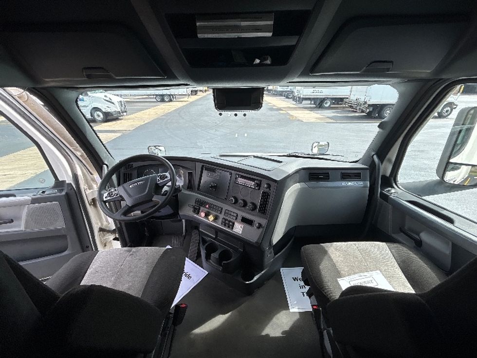 Sleeper Tractor-Heavy Duty Tractors-Freightliner-2022-T12664ST-East Chicago-IN-456,408\n\t\tmiles-$ 72,750 - Image 22