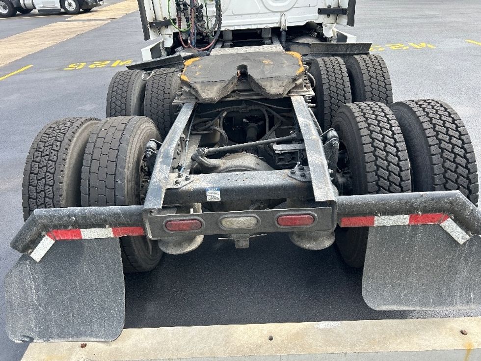 Sleeper Tractor-Heavy Duty Tractors-Freightliner-2022-T12664ST-East Chicago-IN-456,408\n\t\tmiles-$ 72,750 - Image 6