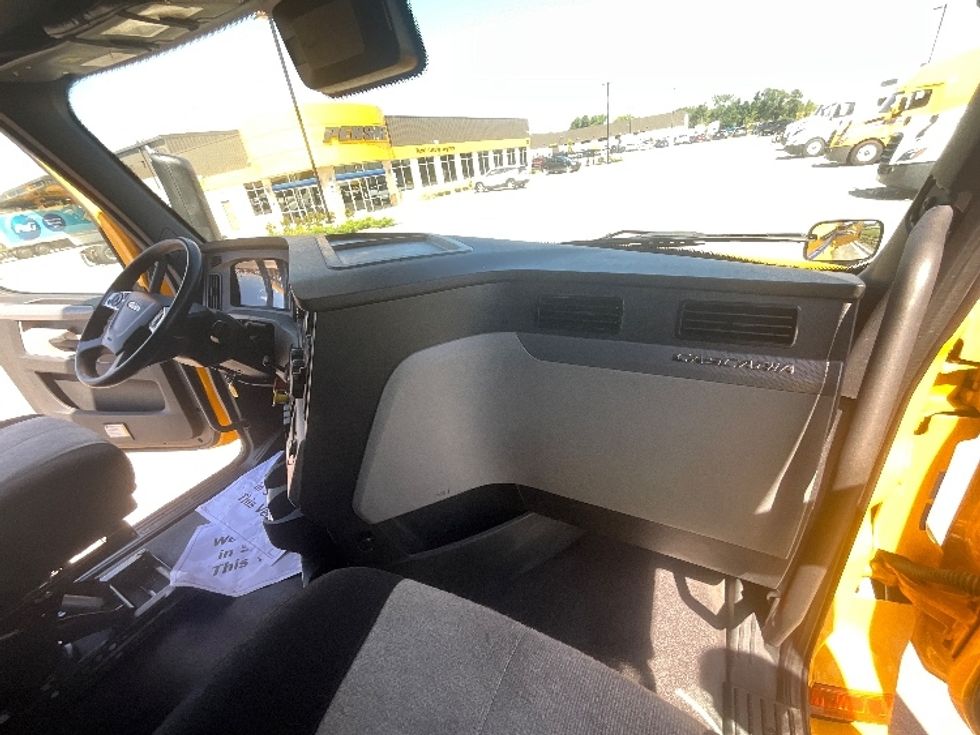 Sleeper Tractor-Heavy Duty Tractors-Freightliner-2022-T12664ST-East Chicago-IN-456,458\n\t\tmiles-$ 68,750 - Image 14