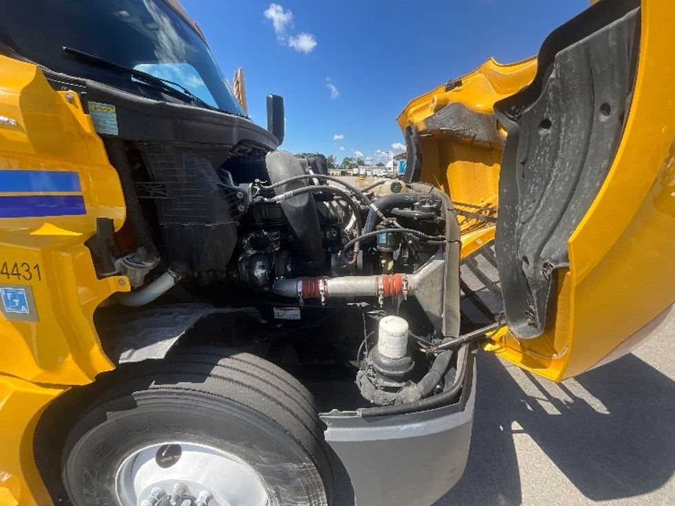 Sleeper Tractor-Heavy Duty Tractors-Freightliner-2022-T12664ST-East Chicago-IN-456,458\n\t\tmiles-$ 68,750 - Image 20