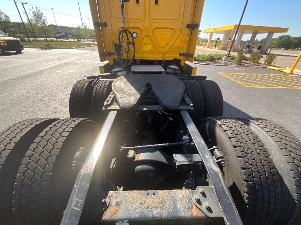 Sleeper Tractor-Heavy Duty Tractors-Freightliner-2022-T12664ST-East Chicago-IN-456,458\n\t\tmiles-$ 68,750 - Image 6