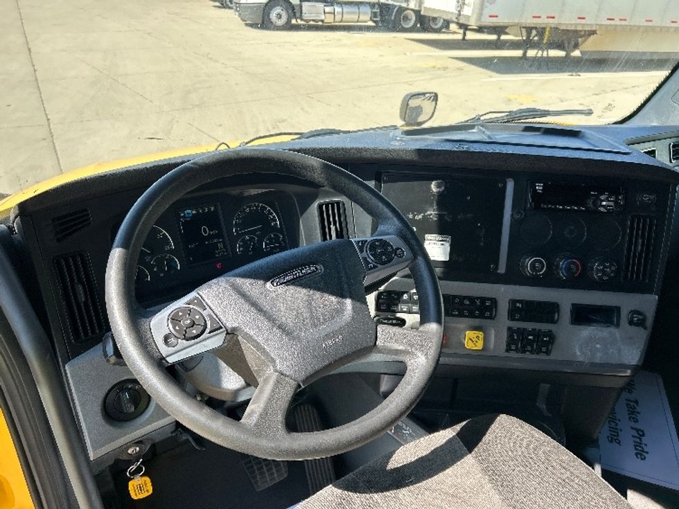 Sleeper Tractor-Heavy Duty Tractors-Freightliner-2022-T12664ST-East Chicago-IN-462,686\n\t\tmiles-$ 67,250 - Image 10