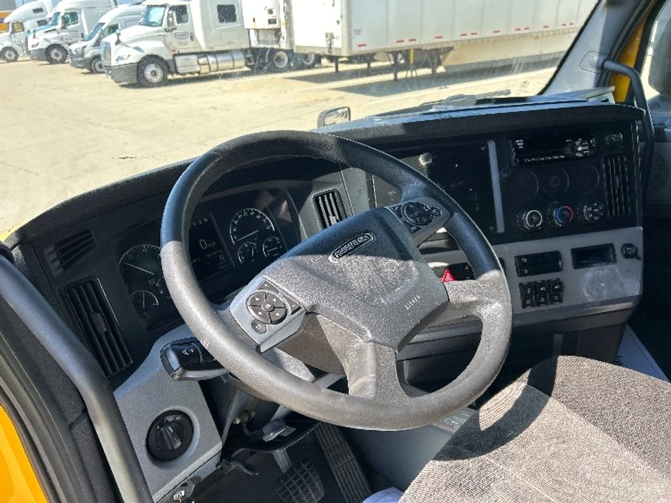 Sleeper Tractor-Heavy Duty Tractors-Freightliner-2022-T12664ST-East Chicago-IN-462,686\n\t\tmiles-$ 67,250 - Image 11