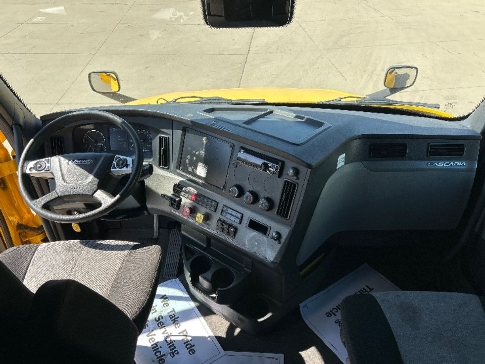 Sleeper Tractor-Heavy Duty Tractors-Freightliner-2022-T12664ST-East Chicago-IN-462,686\n\t\tmiles-$ 67,250 - Image 12