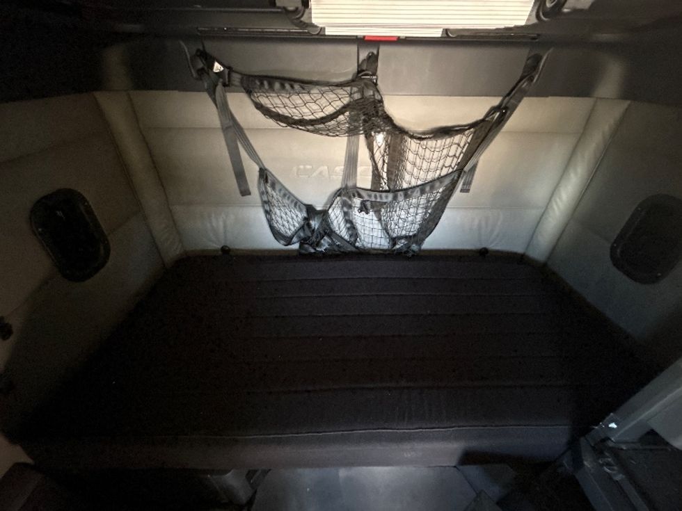 Sleeper Tractor-Heavy Duty Tractors-Freightliner-2022-T12664ST-East Chicago-IN-462,686\n\t\tmiles-$ 67,250 - Image 17