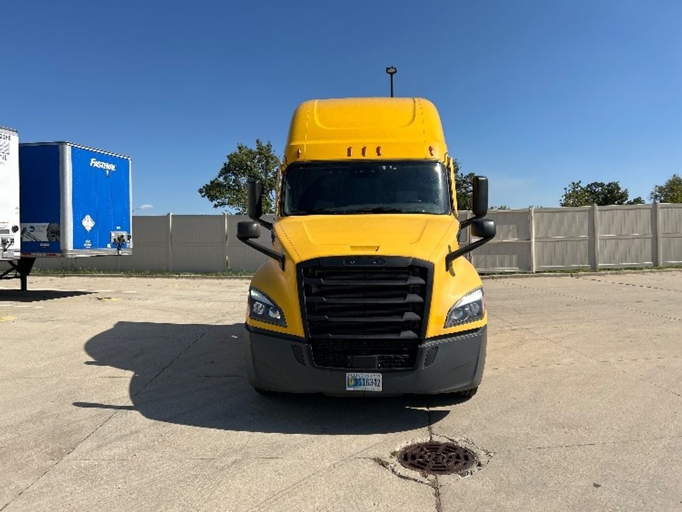 Sleeper Tractor-Heavy Duty Tractors-Freightliner-2022-T12664ST-East Chicago-IN-462,686\n\t\tmiles-$ 67,250 - Image 2