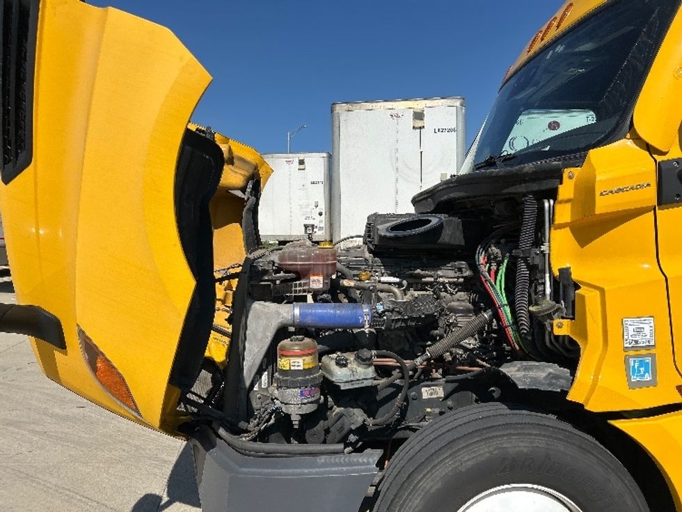 Sleeper Tractor-Heavy Duty Tractors-Freightliner-2022-T12664ST-East Chicago-IN-462,686\n\t\tmiles-$ 67,250 - Image 21