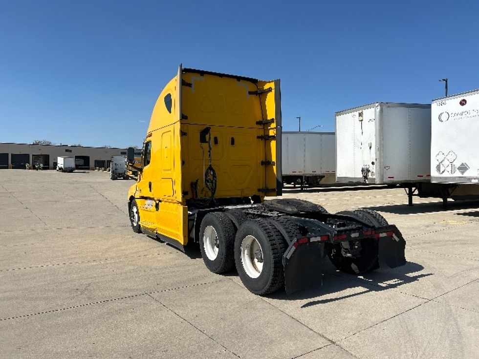Sleeper Tractor-Heavy Duty Tractors-Freightliner-2022-T12664ST-East Chicago-IN-462,686\n\t\tmiles-$ 67,250 - Image 5