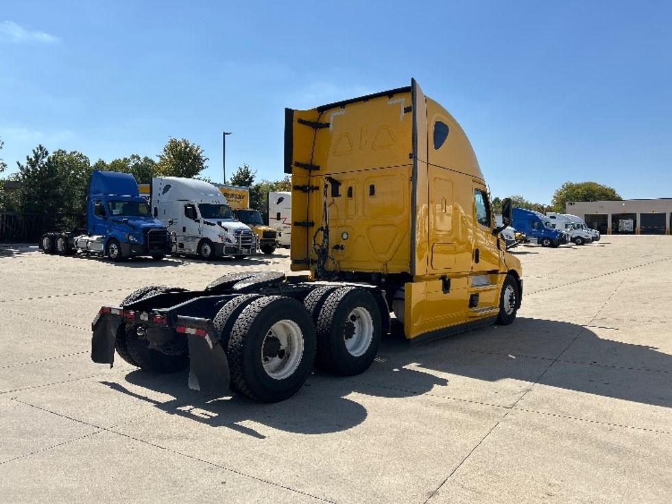 Sleeper Tractor-Heavy Duty Tractors-Freightliner-2022-T12664ST-East Chicago-IN-462,686\n\t\tmiles-$ 67,250 - Image 7