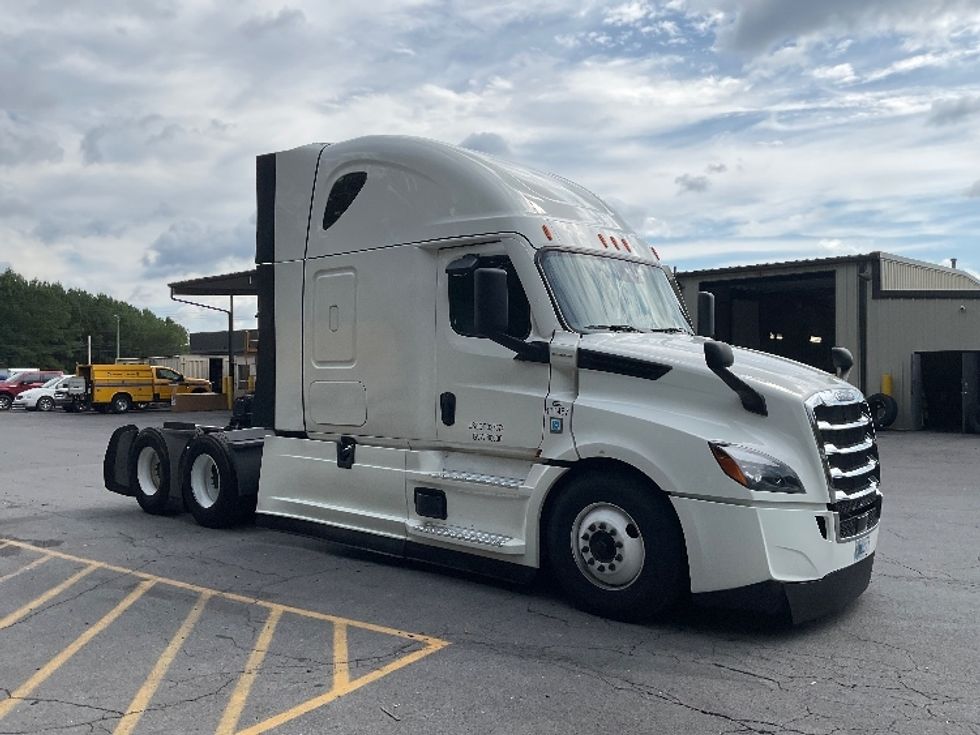 Sleeper Tractor-Heavy Duty Tractors-Freightliner-2022-T12664ST-East Chicago-IN-473,370\n\t\tmiles-$ 70,250 - Image 1