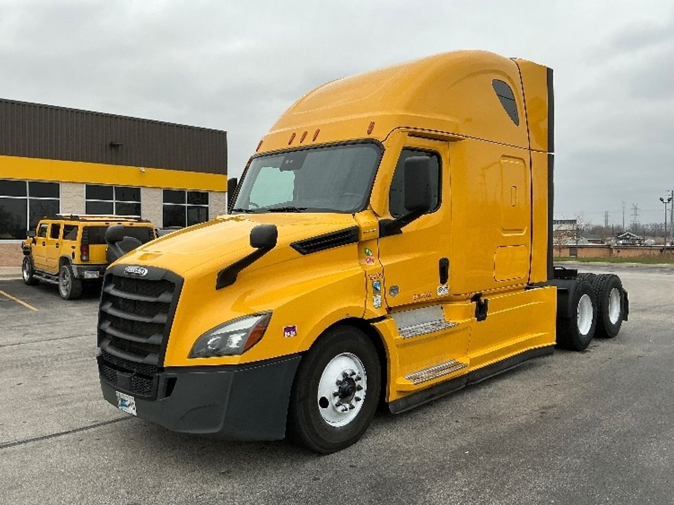 Sleeper Tractor-Heavy Duty Tractors-Freightliner-2022-T12664ST-East Chicago-IN-475,949\n\t\tmiles-$ 66,000 - Image 1