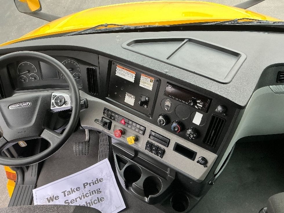 Sleeper Tractor-Heavy Duty Tractors-Freightliner-2022-T12664ST-East Chicago-IN-475,949\n\t\tmiles-$ 66,000 - Image 12