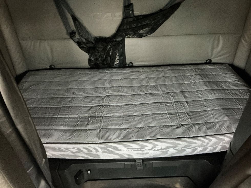 Sleeper Tractor-Heavy Duty Tractors-Freightliner-2022-T12664ST-East Chicago-IN-475,949\n\t\tmiles-$ 66,000 - Image 16