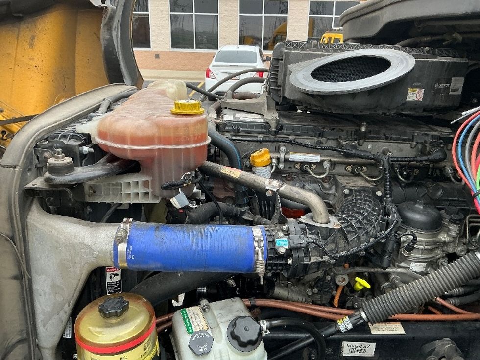 Sleeper Tractor-Heavy Duty Tractors-Freightliner-2022-T12664ST-East Chicago-IN-475,949\n\t\tmiles-$ 66,000 - Image 20