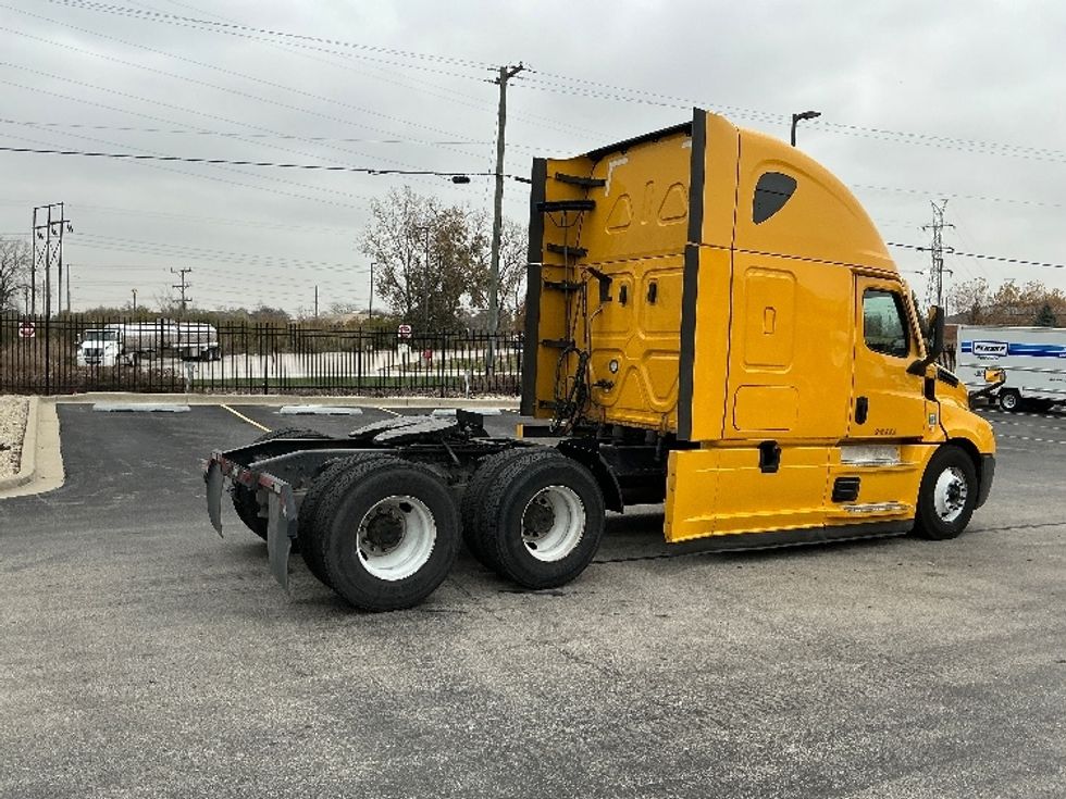 Sleeper Tractor-Heavy Duty Tractors-Freightliner-2022-T12664ST-East Chicago-IN-475,949\n\t\tmiles-$ 66,000 - Image 5