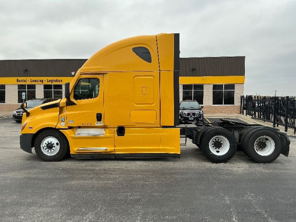 Sleeper Tractor-Heavy Duty Tractors-Freightliner-2022-T12664ST-East Chicago-IN-475,949\n\t\tmiles-$ 66,000 - Image 8