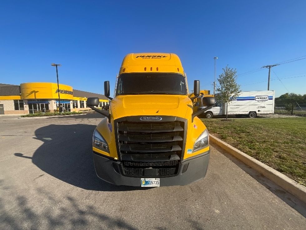 Sleeper Tractor-Heavy Duty Tractors-Freightliner-2022-T12664ST-East Chicago-IN-478,365\n\t\tmiles-$ 66,500 - Image 2