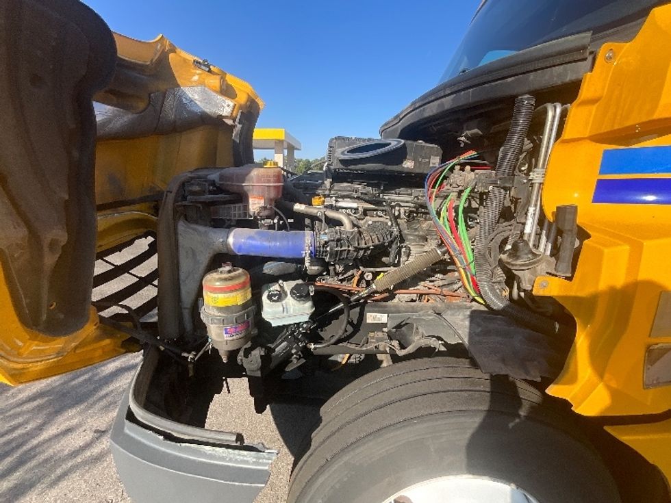 Sleeper Tractor-Heavy Duty Tractors-Freightliner-2022-T12664ST-East Chicago-IN-478,365\n\t\tmiles-$ 66,500 - Image 21