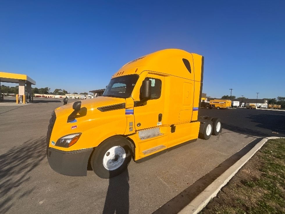 Sleeper Tractor-Heavy Duty Tractors-Freightliner-2022-T12664ST-East Chicago-IN-478,365\n\t\tmiles-$ 66,500 - Image 3