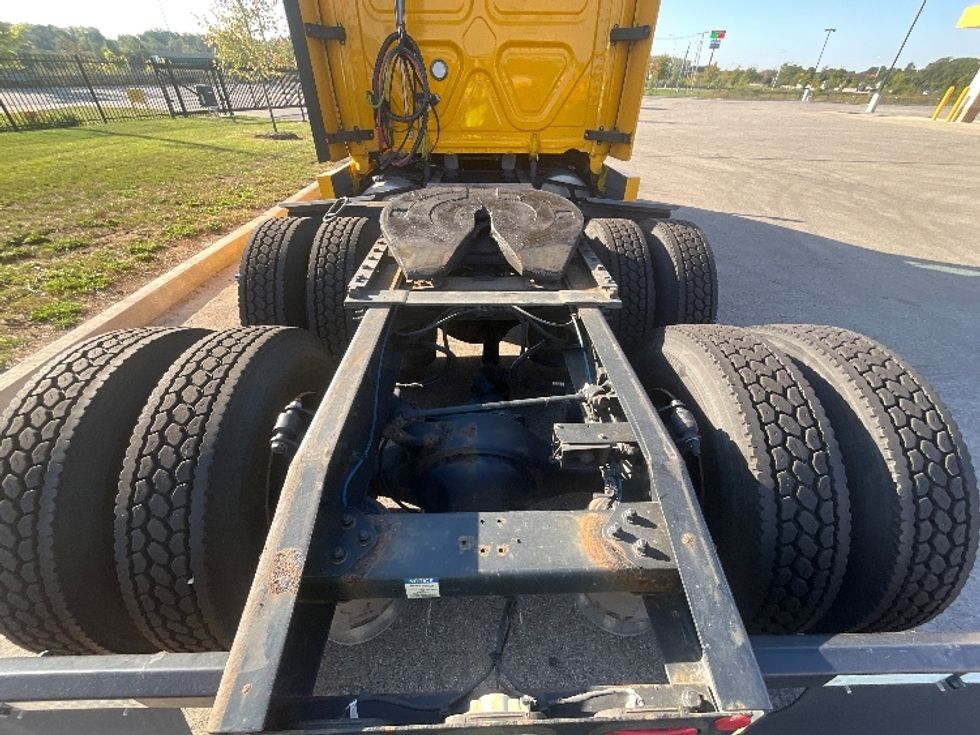 Sleeper Tractor-Heavy Duty Tractors-Freightliner-2022-T12664ST-East Chicago-IN-478,365\n\t\tmiles-$ 66,500 - Image 6