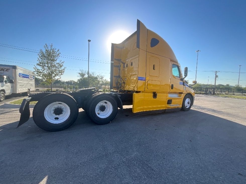 Sleeper Tractor-Heavy Duty Tractors-Freightliner-2022-T12664ST-East Chicago-IN-478,365\n\t\tmiles-$ 66,500 - Image 7