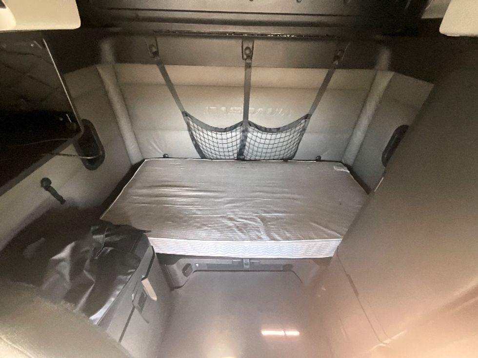 Sleeper Tractor-Heavy Duty Tractors-Freightliner-2022-T12664ST-East Chicago-IN-486,789\n\t\tmiles-$ 71,250 - Image 16