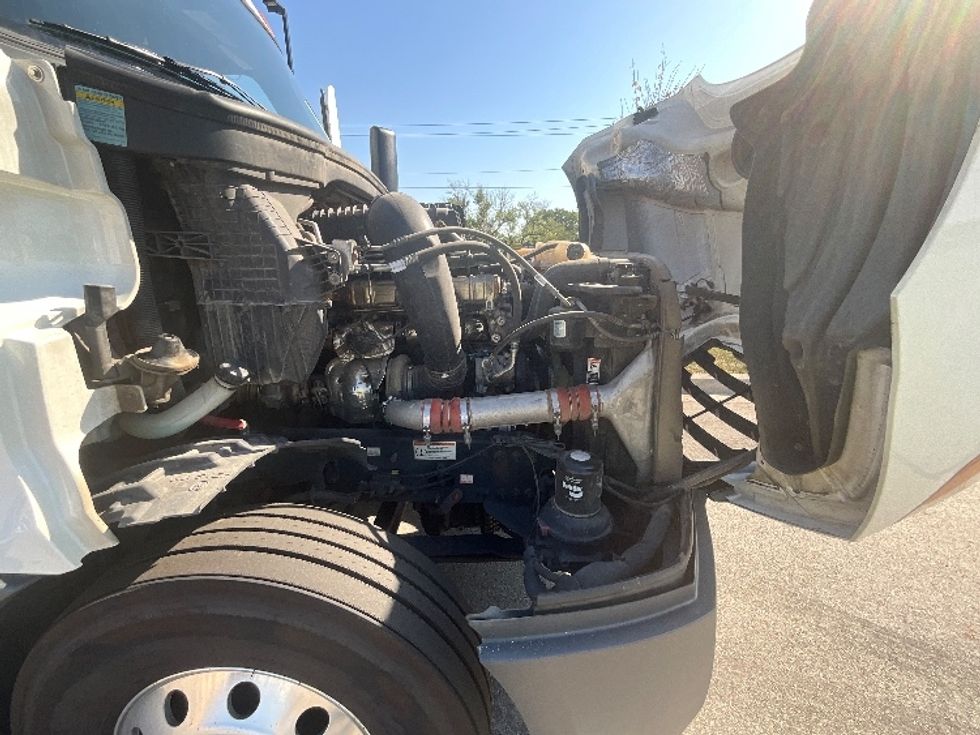 Sleeper Tractor-Heavy Duty Tractors-Freightliner-2022-T12664ST-East Chicago-IN-486,789\n\t\tmiles-$ 71,250 - Image 20