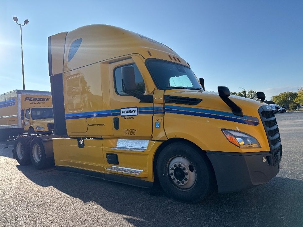 Sleeper Tractor-Heavy Duty Tractors-Freightliner-2022-T12664ST-East Chicago-IN-491,508\n\t\tmiles-$ 64,500 - Image 1