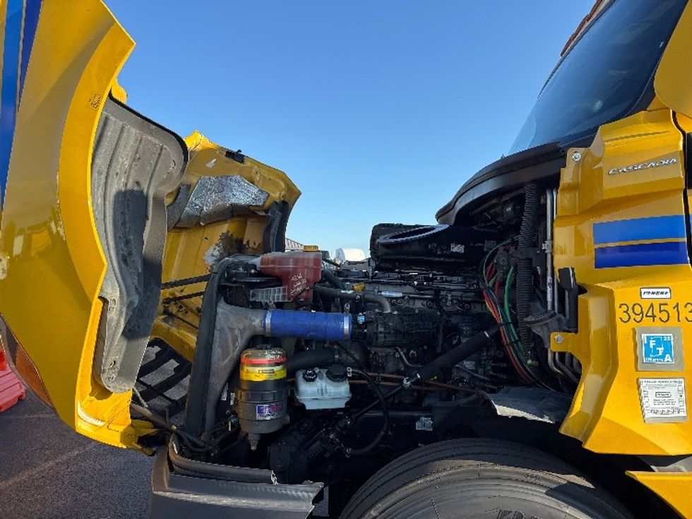 Sleeper Tractor-Heavy Duty Tractors-Freightliner-2022-T12664ST-East Chicago-IN-491,508\n\t\tmiles-$ 64,500 - Image 21