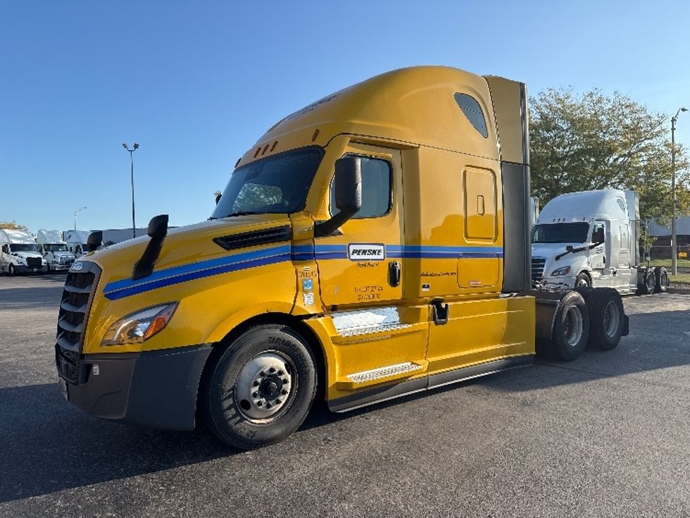 Sleeper Tractor-Heavy Duty Tractors-Freightliner-2022-T12664ST-East Chicago-IN-491,508\n\t\tmiles-$ 64,500 - Image 3