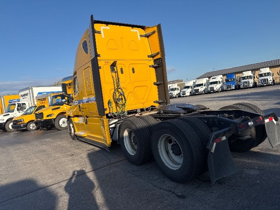 Sleeper Tractor-Heavy Duty Tractors-Freightliner-2022-T12664ST-East Chicago-IN-491,508\n\t\tmiles-$ 64,500 - Image 5