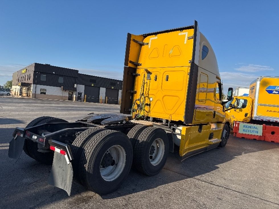 Sleeper Tractor-Heavy Duty Tractors-Freightliner-2022-T12664ST-East Chicago-IN-491,508\n\t\tmiles-$ 64,500 - Image 7