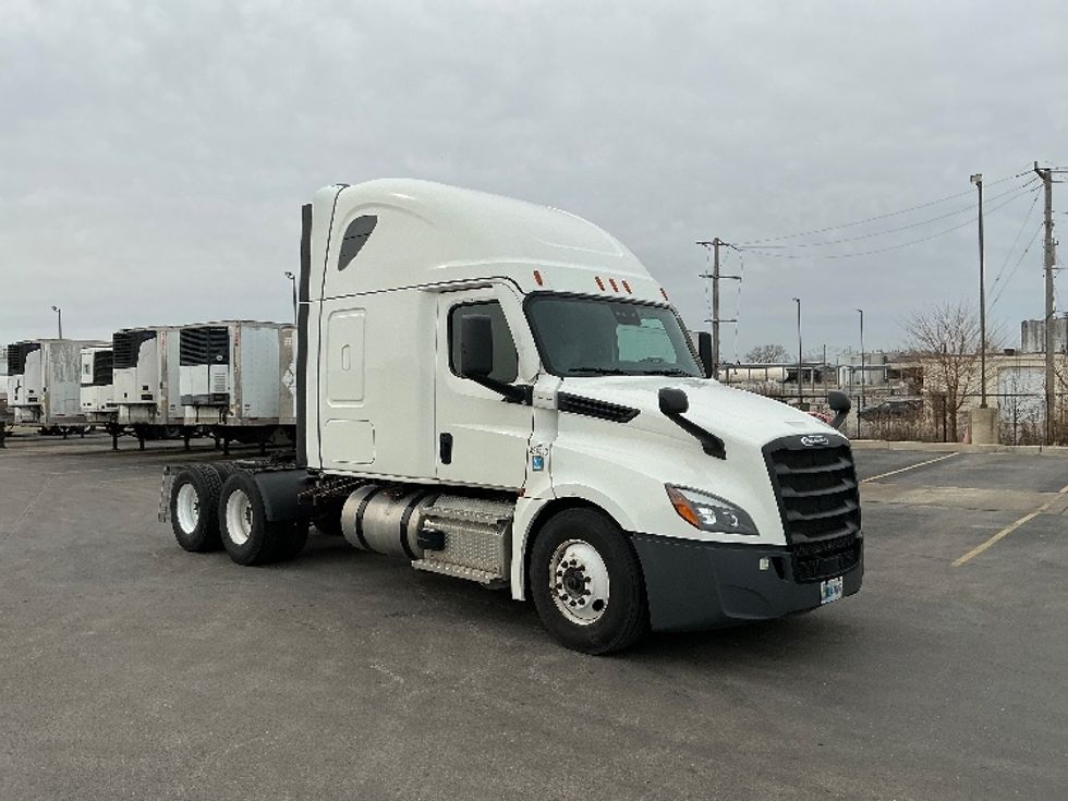 Sleeper Tractor-Heavy Duty Tractors-Freightliner-2022-T12664ST-East Chicago-IN-498,635\n\t\tmiles-$ 65,000 - Image 1