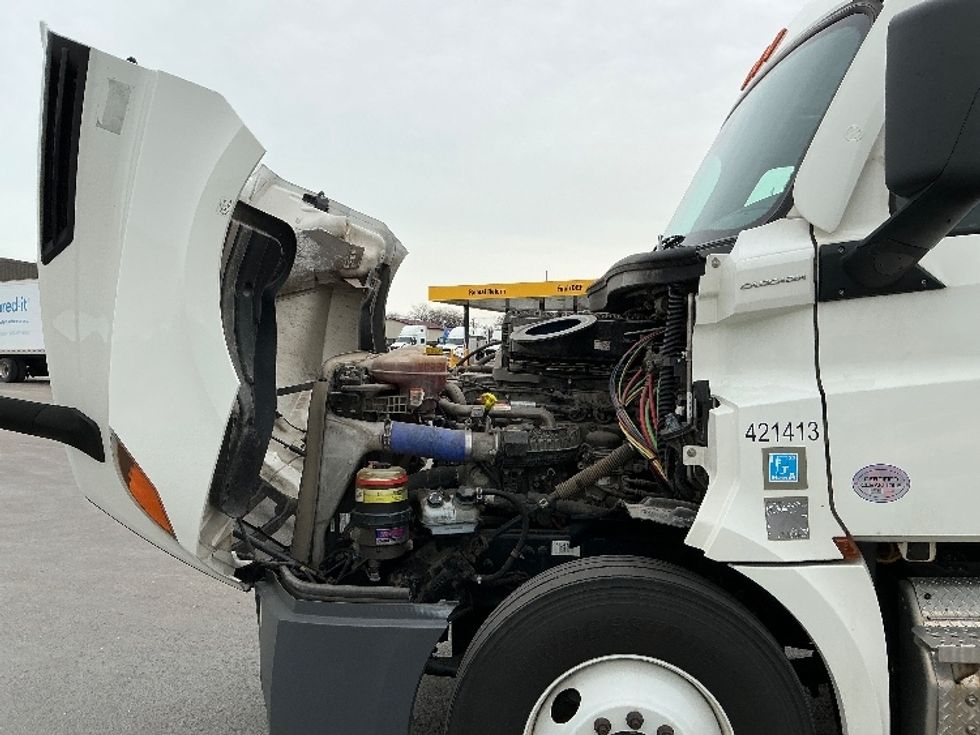 Sleeper Tractor-Heavy Duty Tractors-Freightliner-2022-T12664ST-East Chicago-IN-498,635\n\t\tmiles-$ 65,000 - Image 21