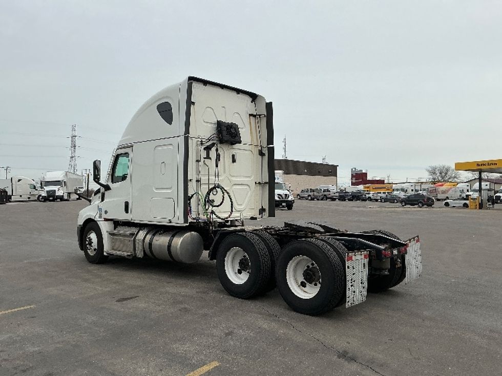 Sleeper Tractor-Heavy Duty Tractors-Freightliner-2022-T12664ST-East Chicago-IN-498,635\n\t\tmiles-$ 65,000 - Image 5