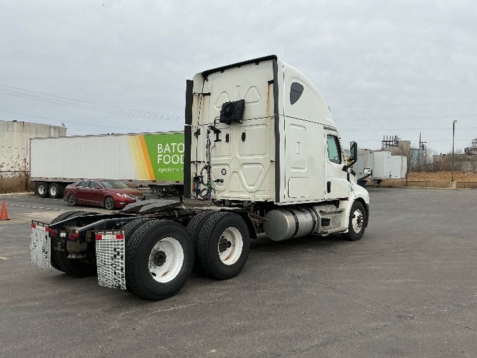 Sleeper Tractor-Heavy Duty Tractors-Freightliner-2022-T12664ST-East Chicago-IN-498,635\n\t\tmiles-$ 65,000 - Image 7
