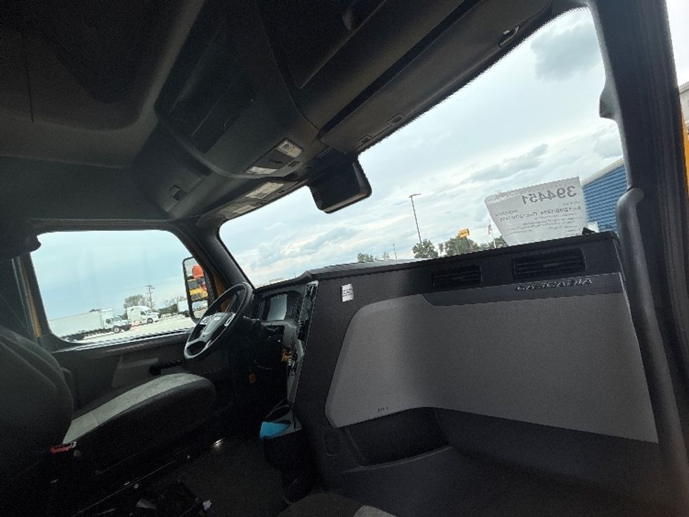 Sleeper Tractor-Heavy Duty Tractors-Freightliner-2022-T12664ST-East Chicago-IN-499,672\n\t\tmiles-$ 65,750 - Image 14