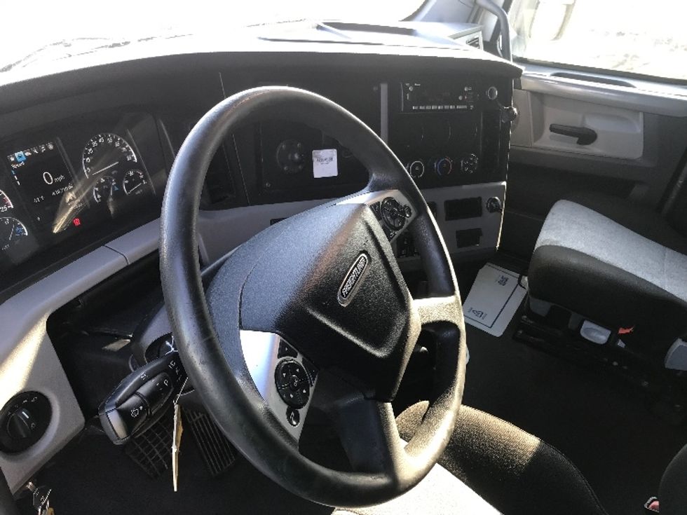 Sleeper Tractor-Heavy Duty Tractors-Freightliner-2022-T12664ST-East Chicago-IN-503,109\n\t\tmiles-$ 66,000 - Image 10