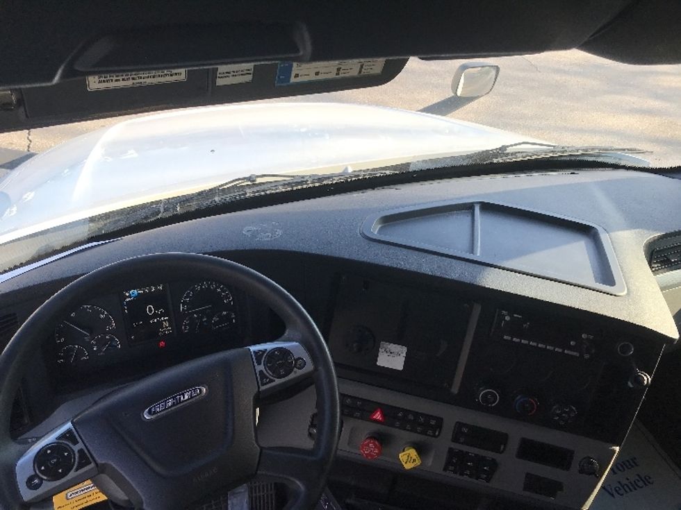 Sleeper Tractor-Heavy Duty Tractors-Freightliner-2022-T12664ST-East Chicago-IN-503,109\n\t\tmiles-$ 66,000 - Image 11