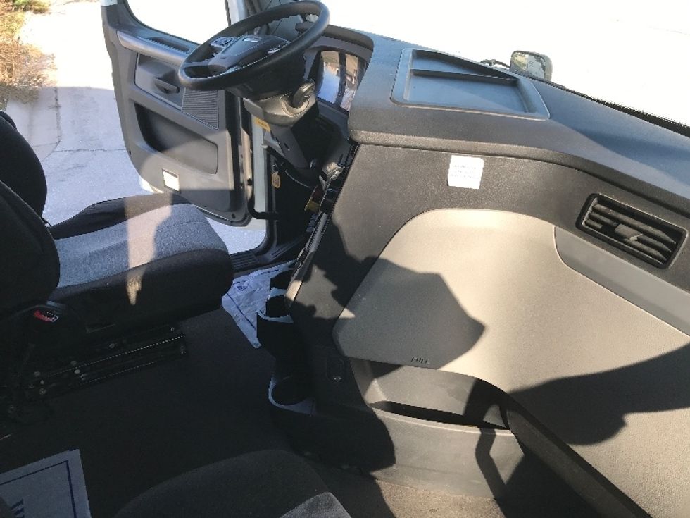 Sleeper Tractor-Heavy Duty Tractors-Freightliner-2022-T12664ST-East Chicago-IN-503,109\n\t\tmiles-$ 66,000 - Image 15