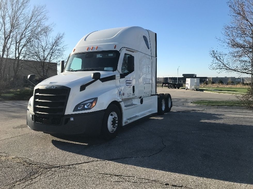 Sleeper Tractor-Heavy Duty Tractors-Freightliner-2022-T12664ST-East Chicago-IN-503,109\n\t\tmiles-$ 66,000 - Image 3